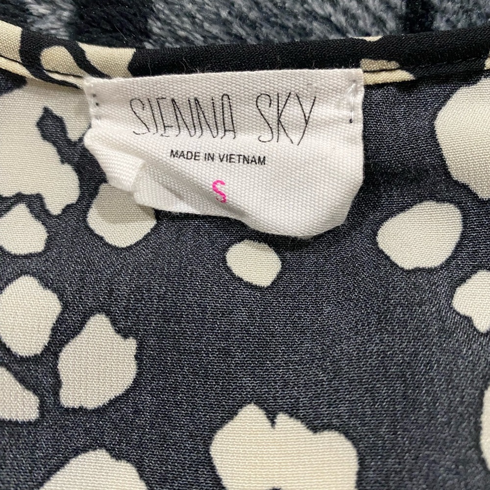 Sienna Sky Black Cream Leopard Print Flutter Sleeve Midi Dress Small - Picture 6 of 6